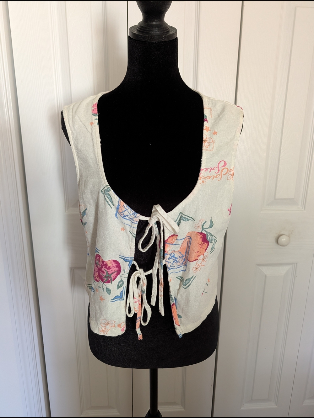 Cali 1850 Tank Top Women's Cream Floral Tie-Front Tank Top